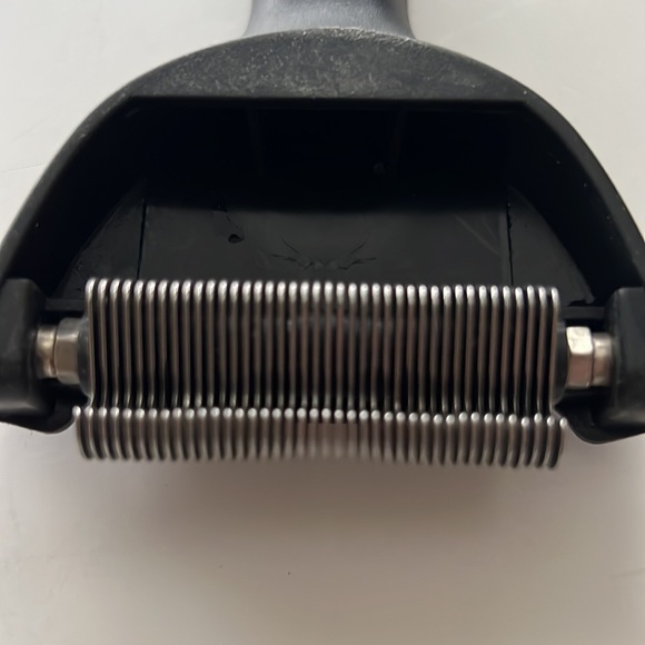 De-Matting Grooming Tool - Picture 4 of 4